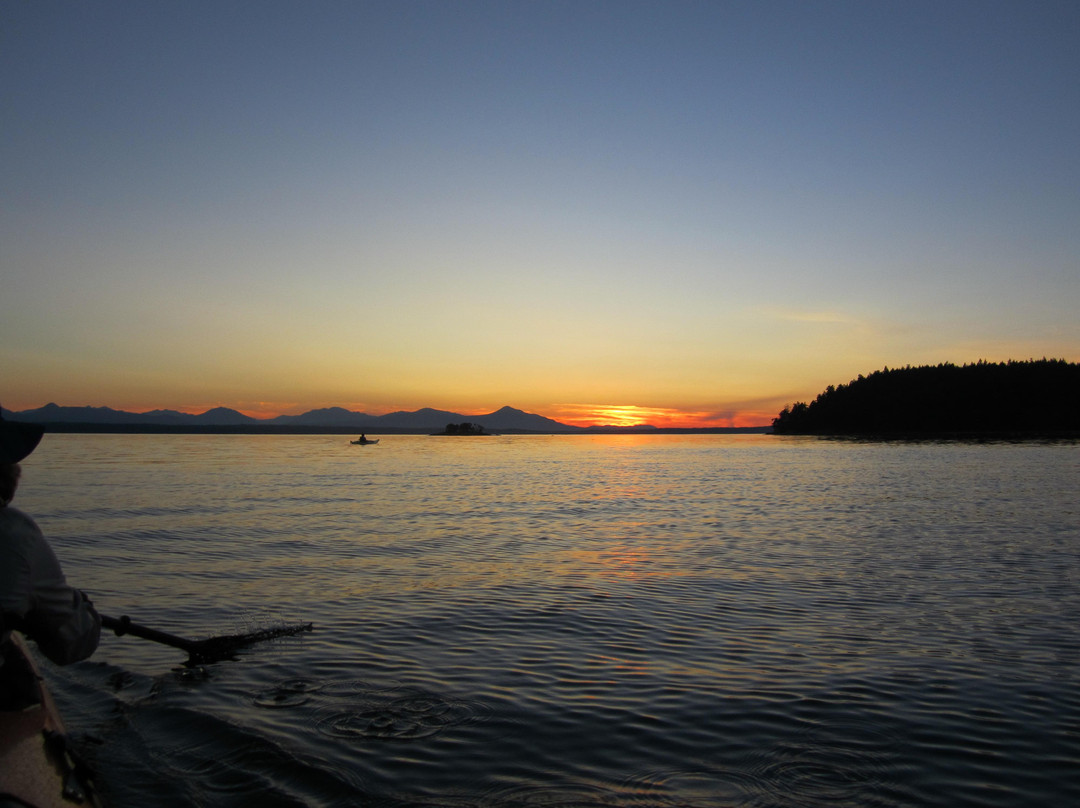 Adventuress Sea Kayaking-Nanoose Bay必去景点