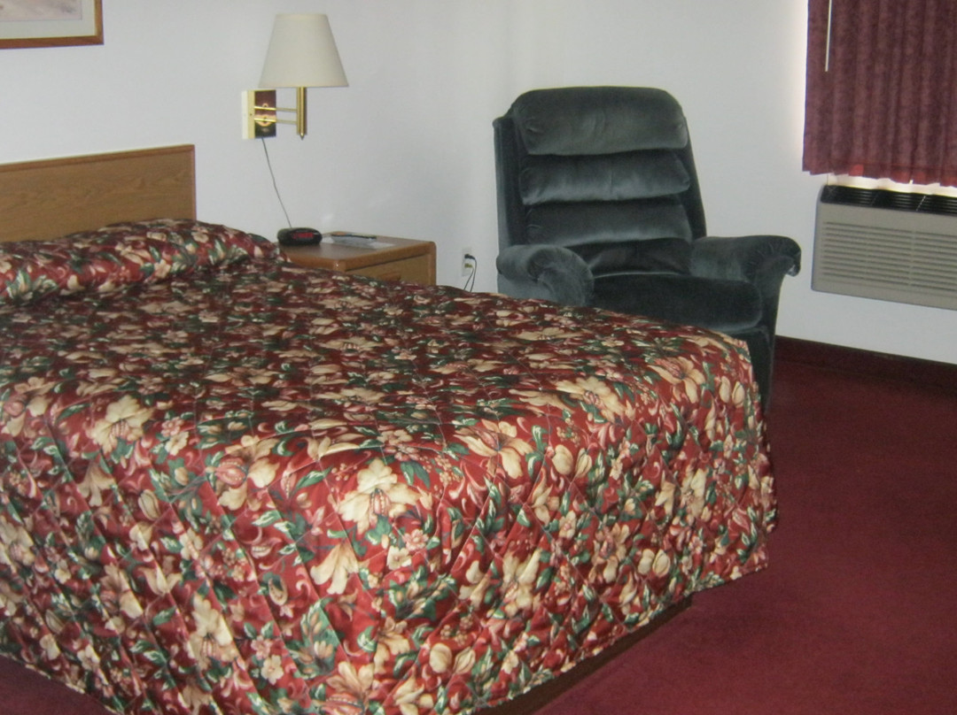 Clear Lake Hotel & Suites