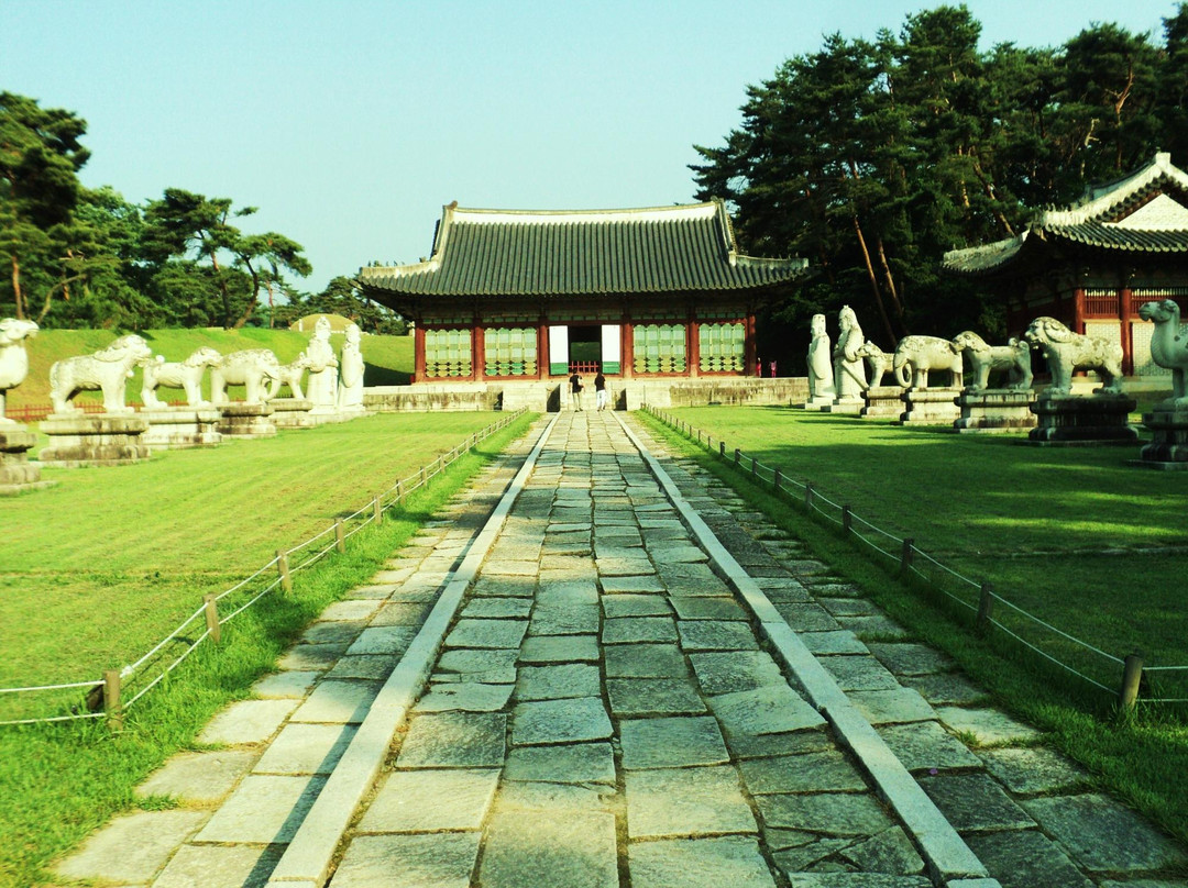 Hongneung and Yureung Royal Tombs景点图片