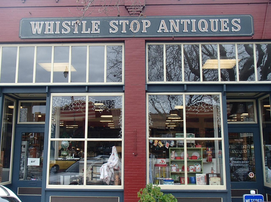 Whistlestop Antiques景点图片
