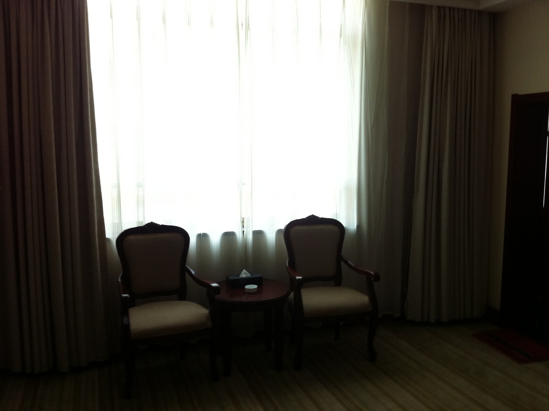 鸿达龙门大酒店主图