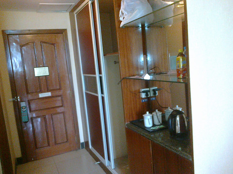 群康天雨大酒店主图