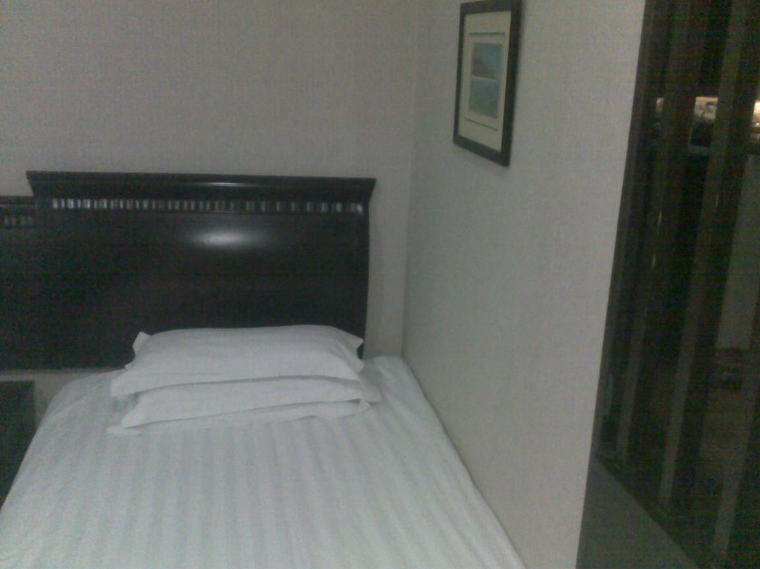 句容水月清华酒店（宁杭路崇明地铁站店）主图