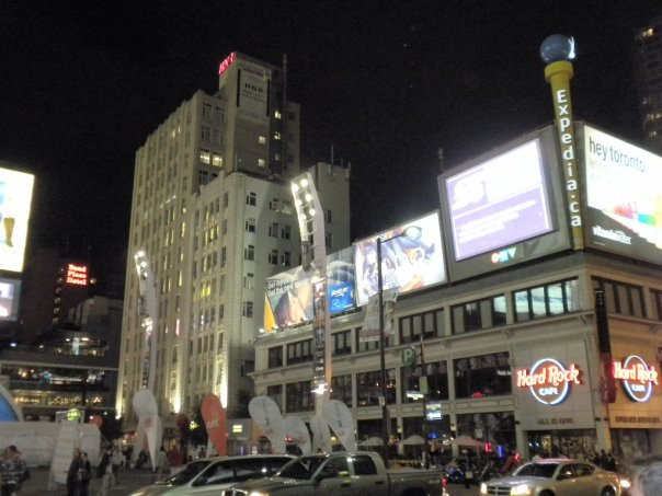 央街-列治文山必去景点