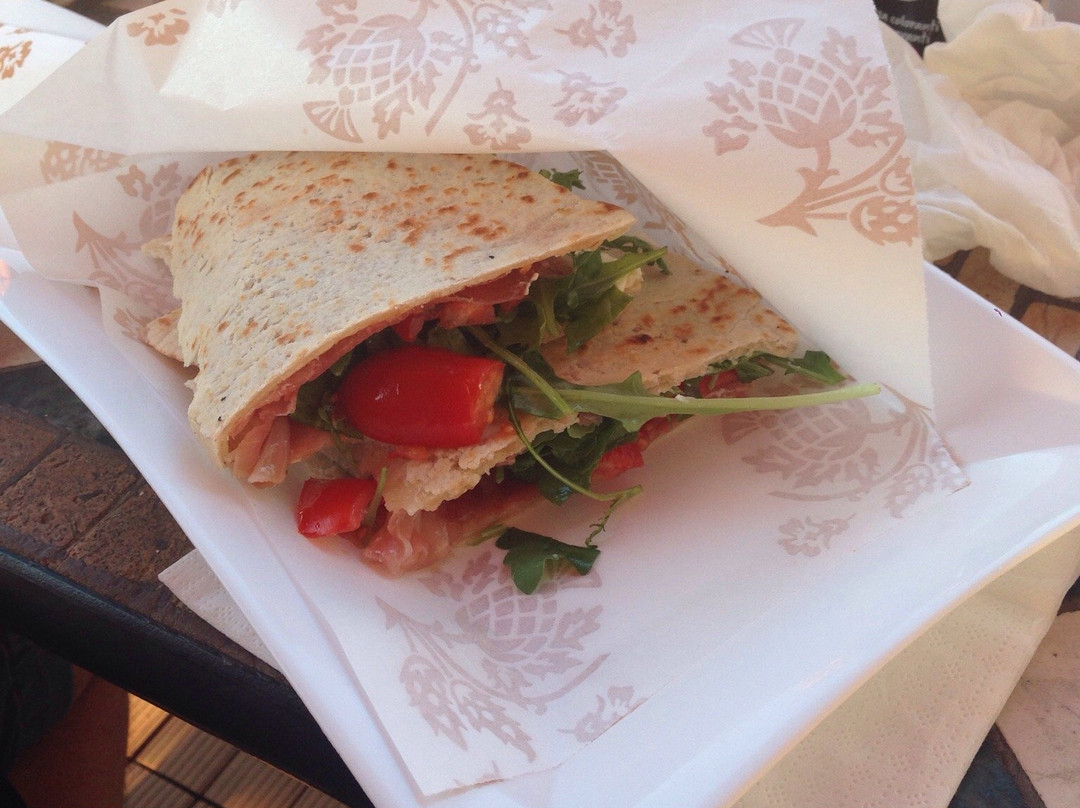 Ponte del Colombarone餐馆和美食-La Piada in Gabbia