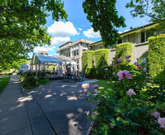 福雷斯特公寓酒店