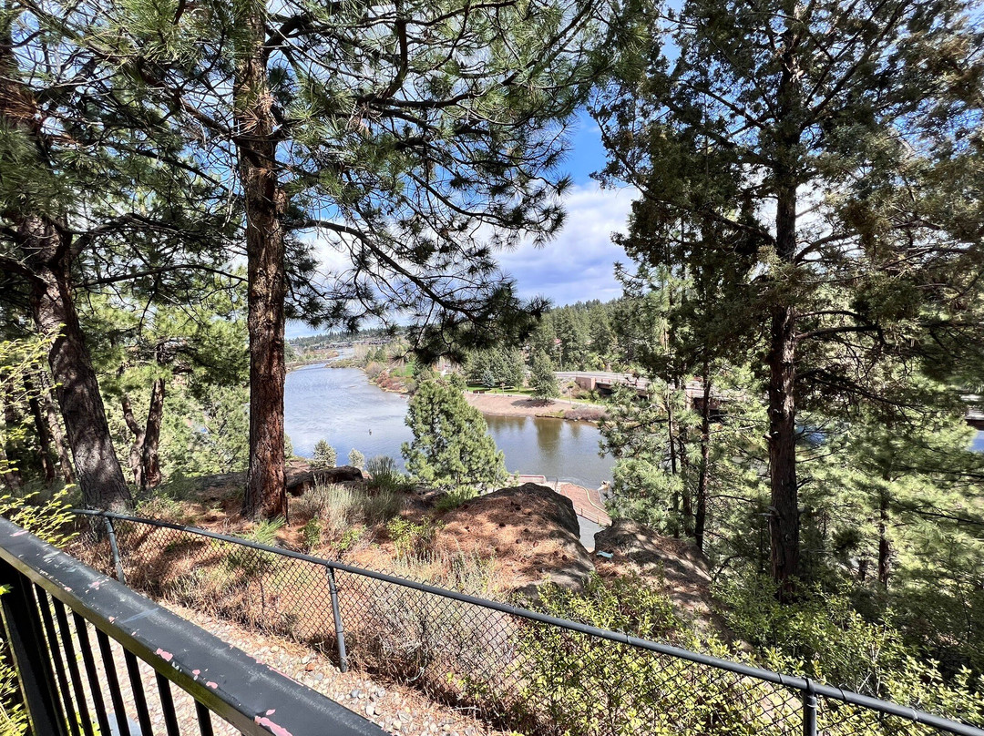 Pine Ridge Inn主图