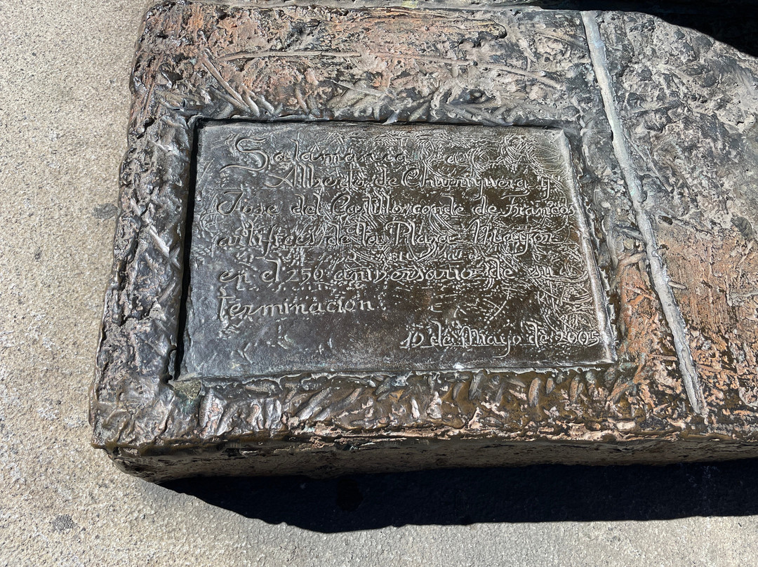 Monumento a Alberto Churriguera y al Conde Francos-萨拉曼卡必去景点