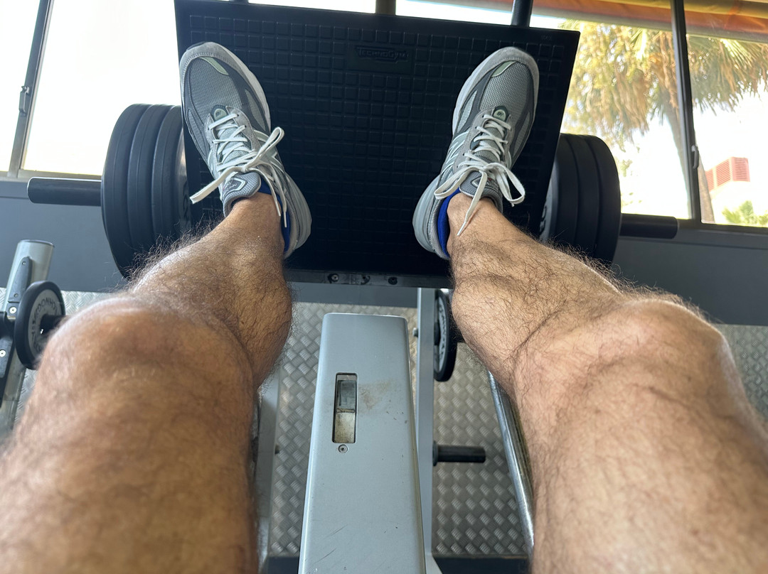 Gimnasio Atenas-马贝拉必去景点
