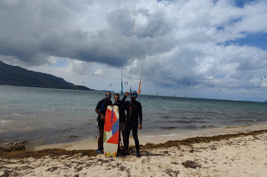 Kitesurf lessons & coaching Mauritius - Kiteaholic Bastard