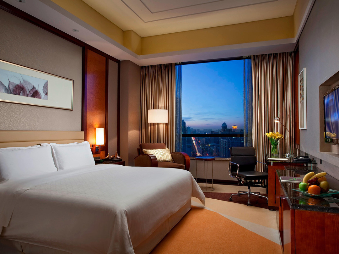 天津滨海皇冠假日酒店主图