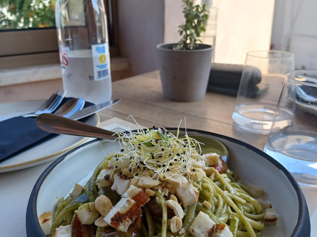 Tholoto Brunch & Restaurant (费拉)餐厅/美食点评 餐厅地址/餐厅电话/餐厅周边信息/餐厅推荐菜