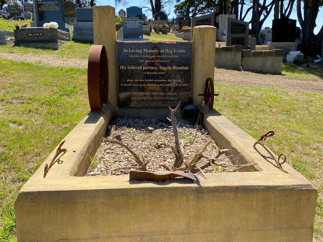 Arthur's  Creek  cemetery-Arthurs Creek必去景点