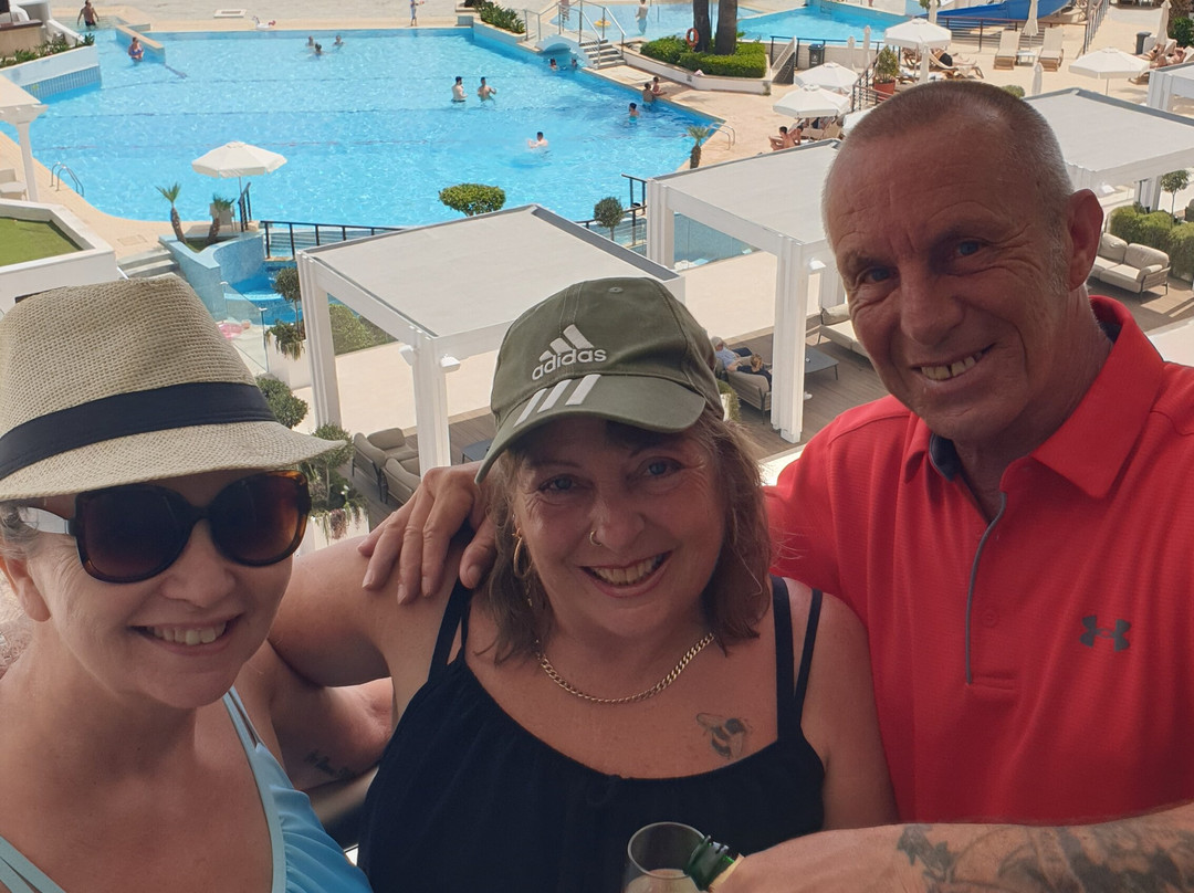 The Golden Coast Beach Hotel主图