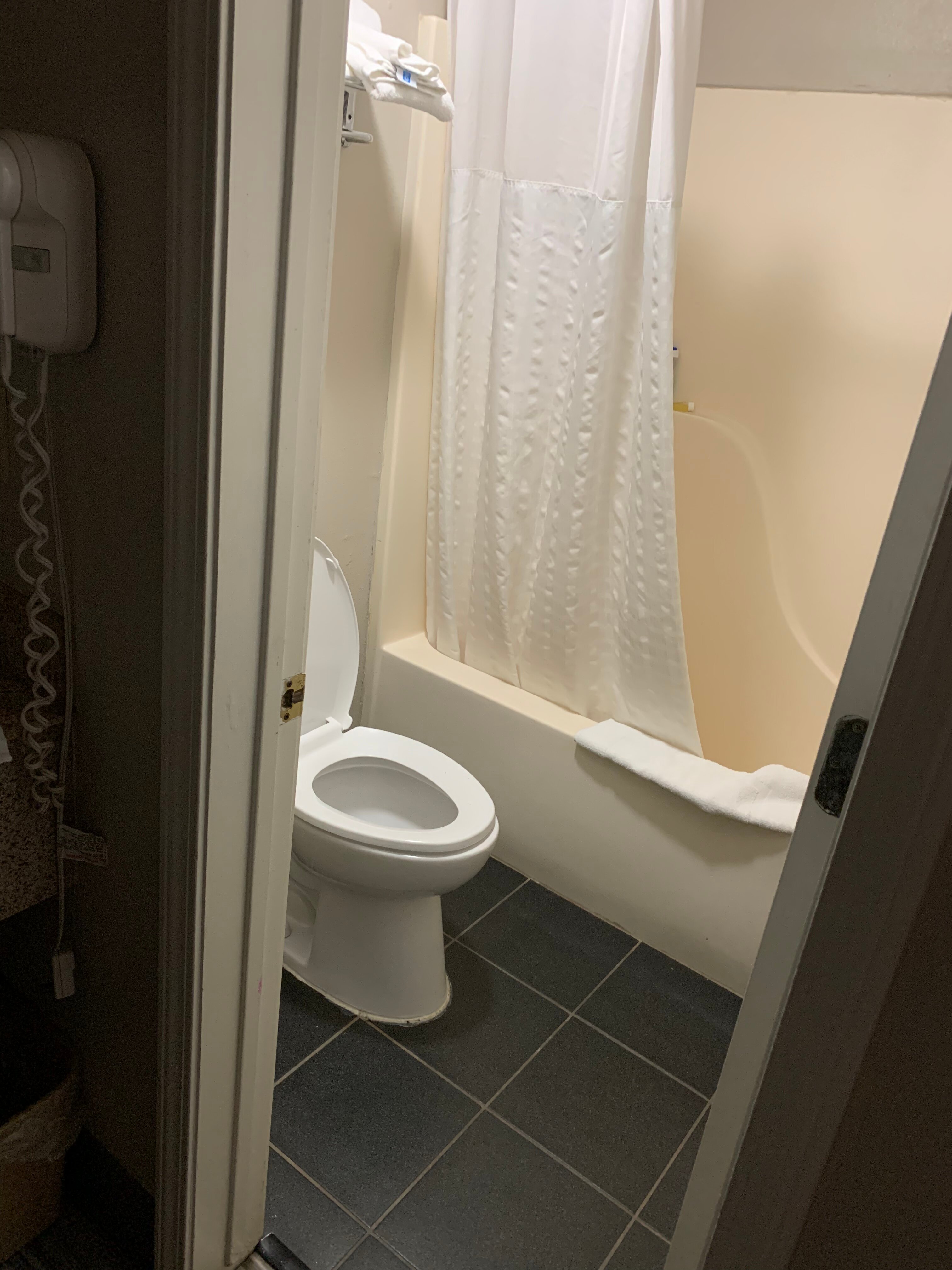 Super 8 by Wyndham Siloam Springs-浴室