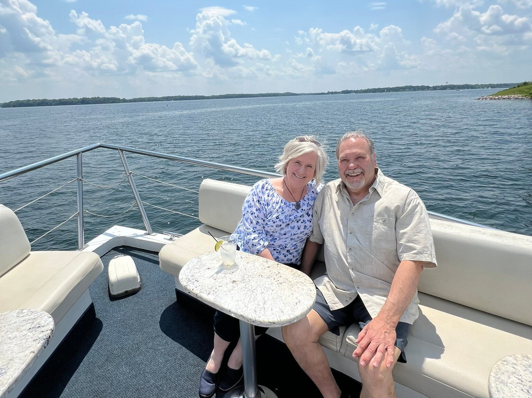 Wayzata Bay Charter Cruises景点图片