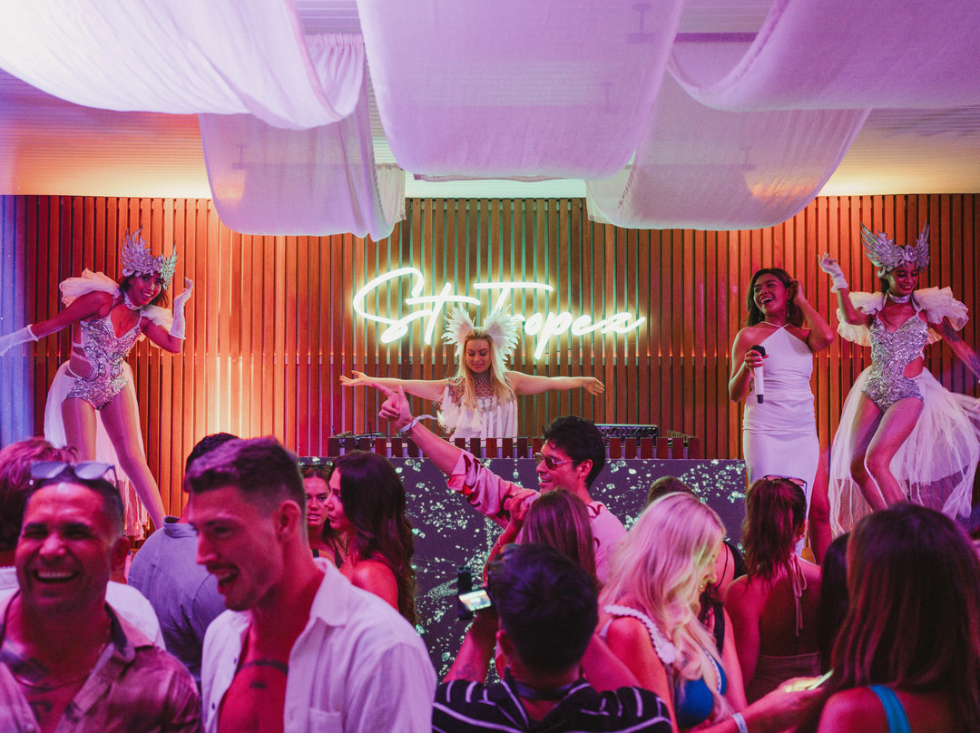 Tibubeneng餐馆和美食-St Tropez