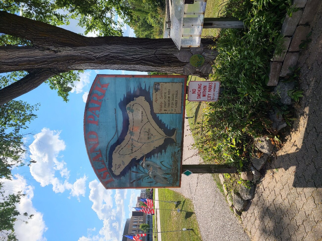 Island Park & Wildlife Sanctuary景点图片