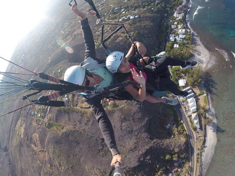Bourbon Parapente Dé Zîles-圣亮必去景点