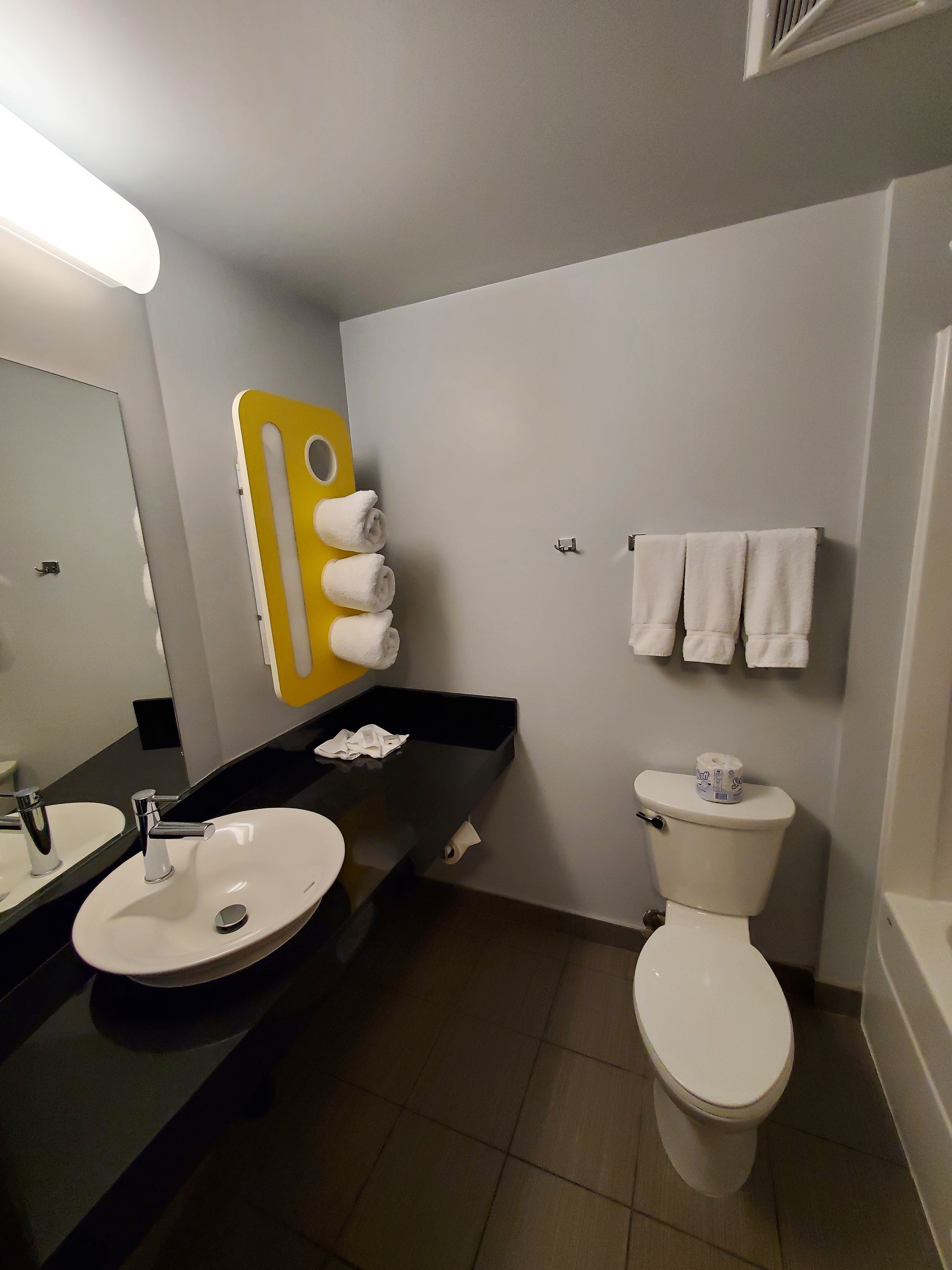 Motel 6 Airdrie AB-浴室