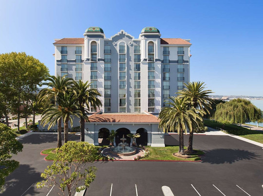 伯灵格姆酒店住宿-旧金山机场-水滨希尔顿大使套房酒店