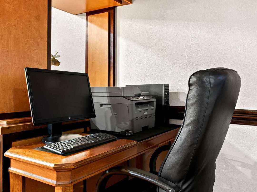 Days Inn & Suites by Wyndham Warren