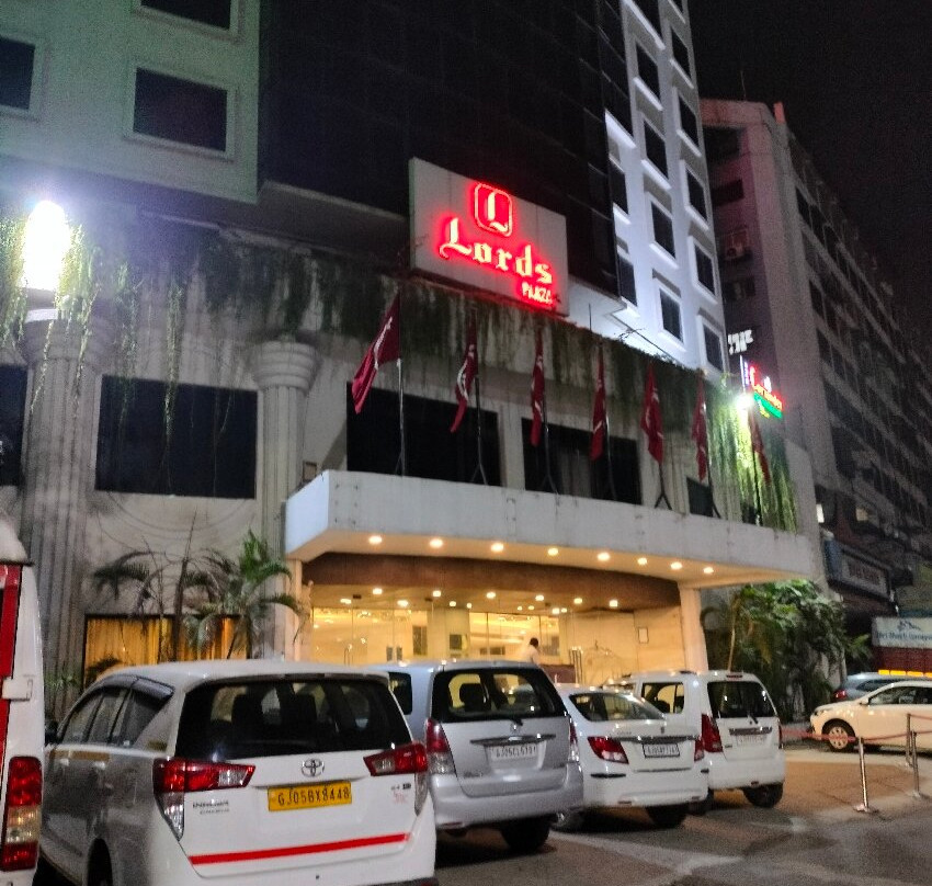 苏拉特洛兹广场酒店、主图