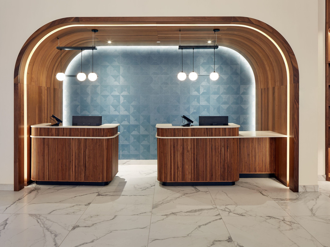 Cote Saint-Luc酒店住宿-Courtyard by Marriott Montreal Midtown