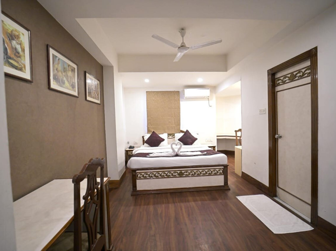 普拉克大陆饭店主图