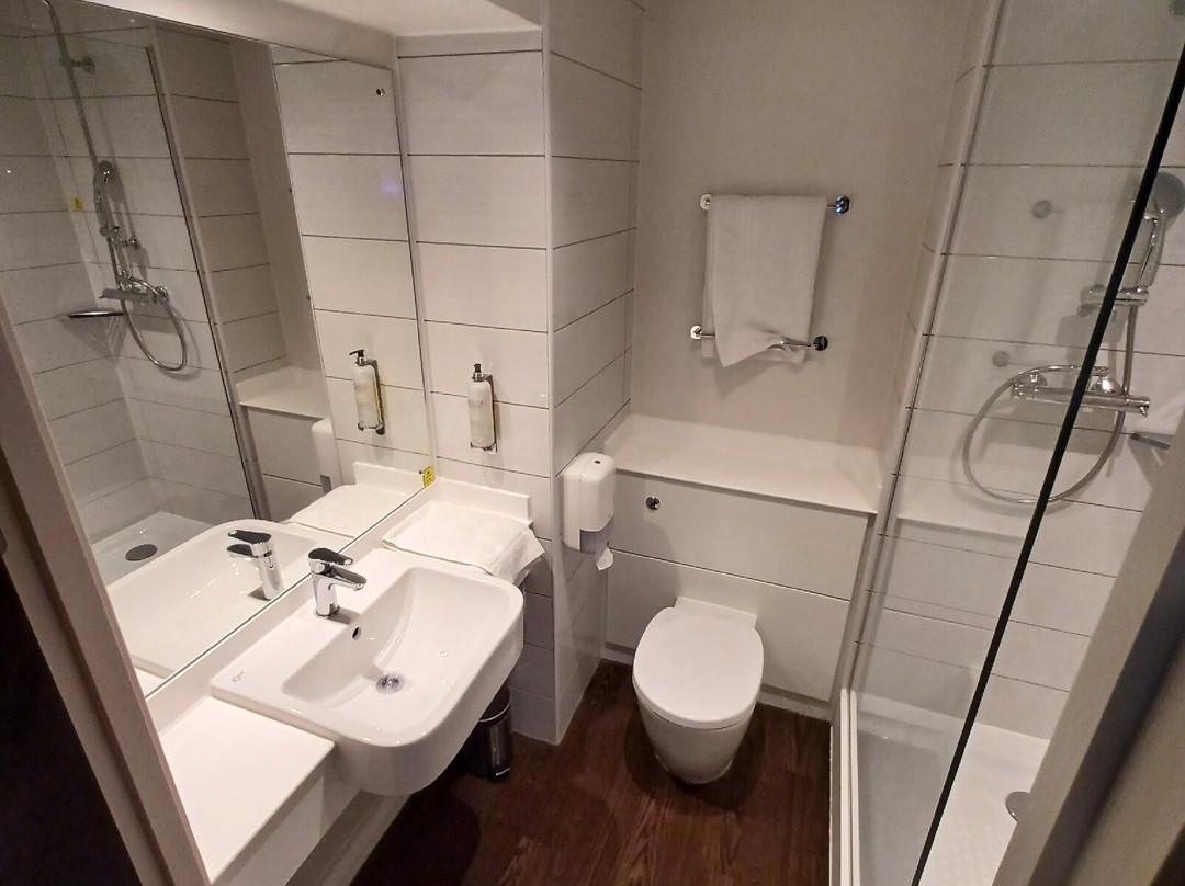 北卡迪夫普瑞米尔酒店主图