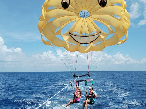 Albatross Parasailing Cozumel-考祖梅必去景点