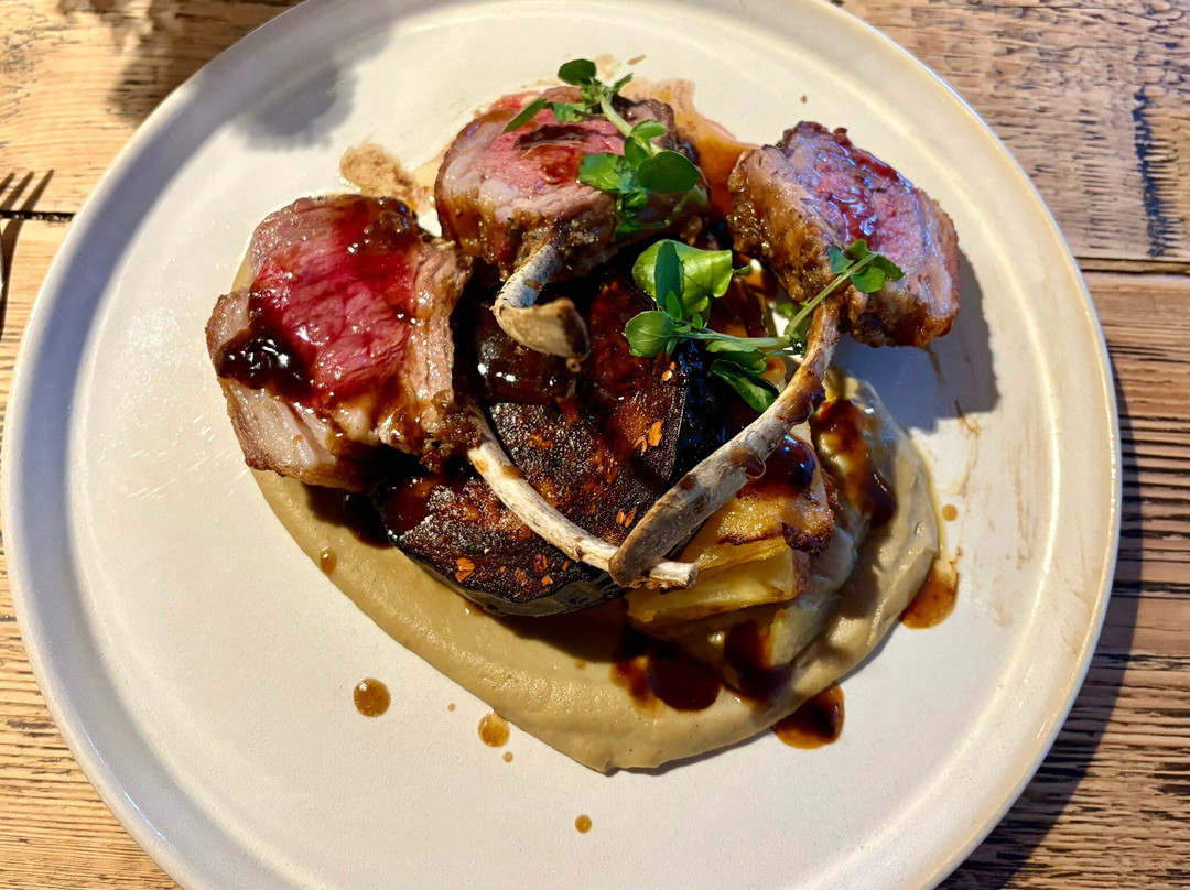 富勒白鹿酒店主图