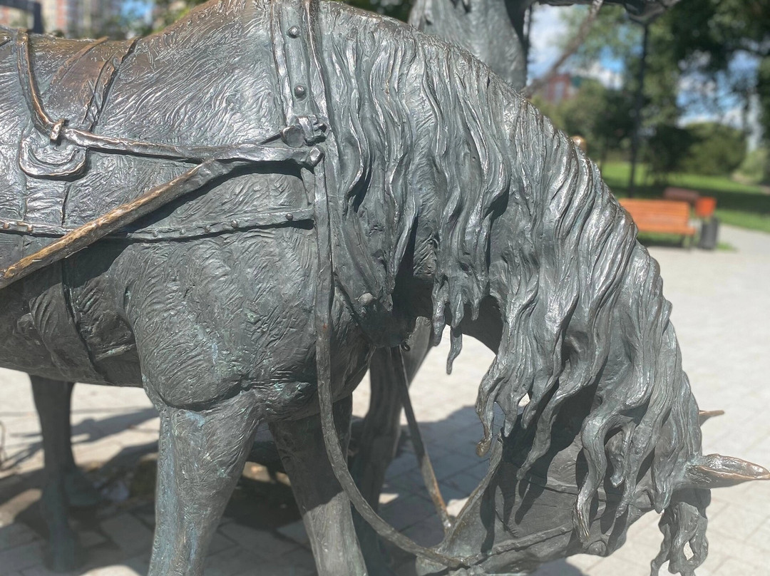 Sculpture Lasher and Pair of Horses景点图片