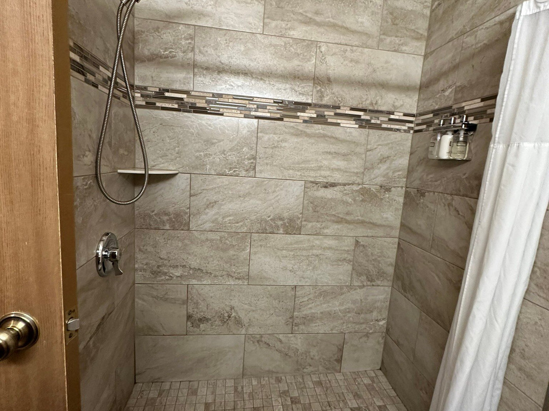 高速公路套房酒店主图