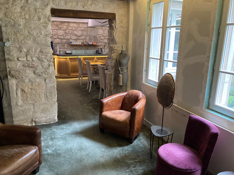 波拿巴特酒店主图