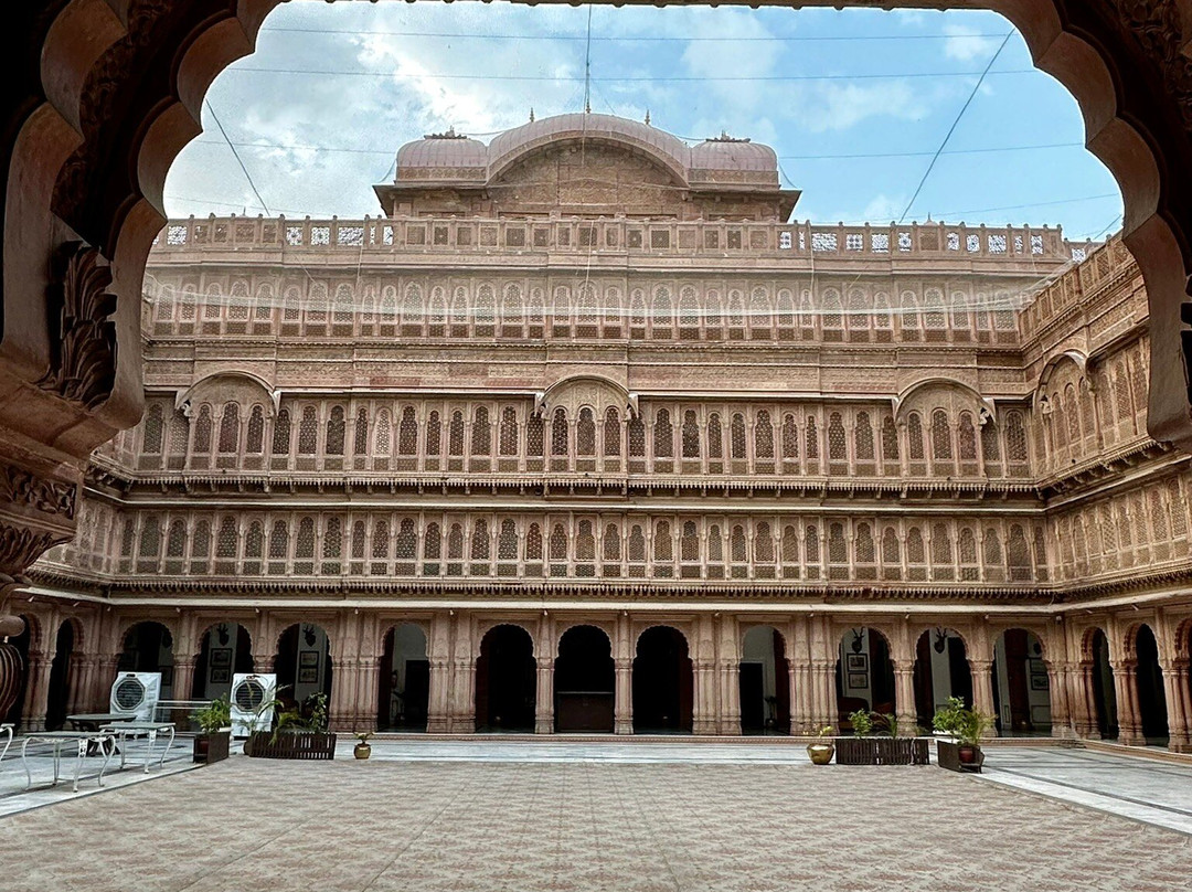 拉克西米尼瓦斯宫酒店主图