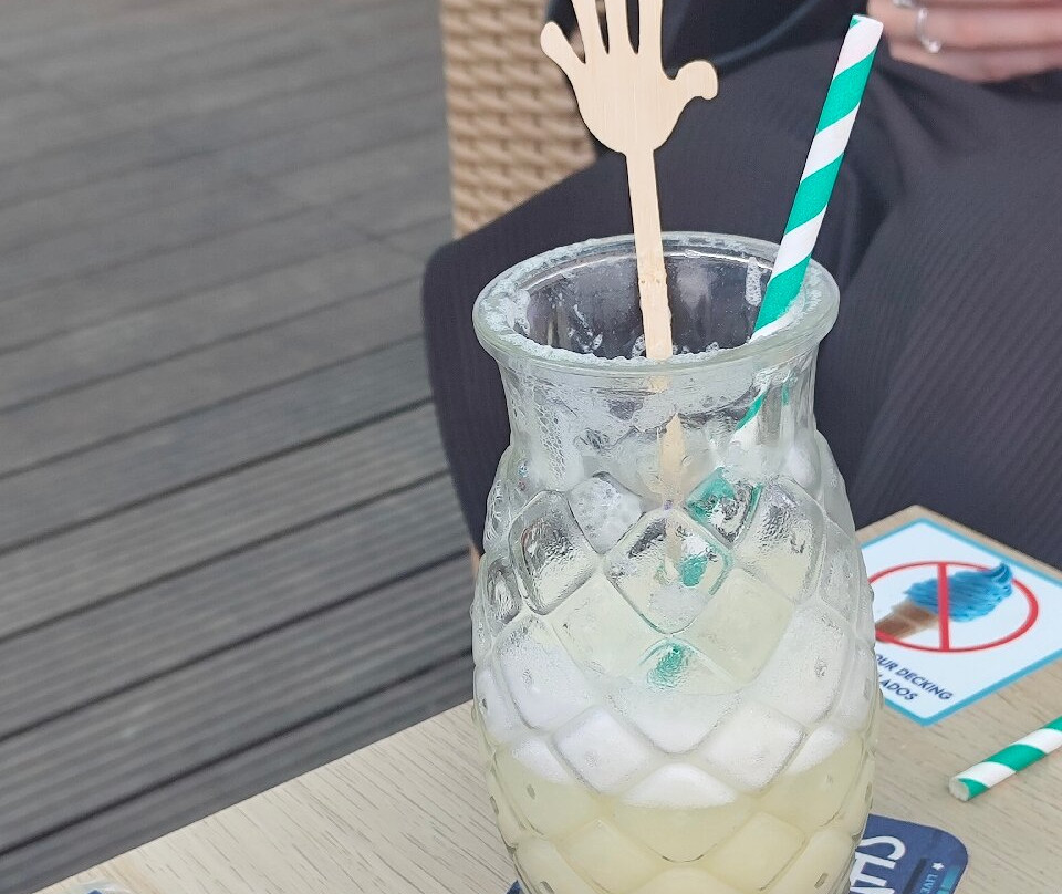 Sharky's Bar-阿尔布赞拉必去景点