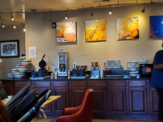 锡达城康福特茵旅馆及套房酒店主图