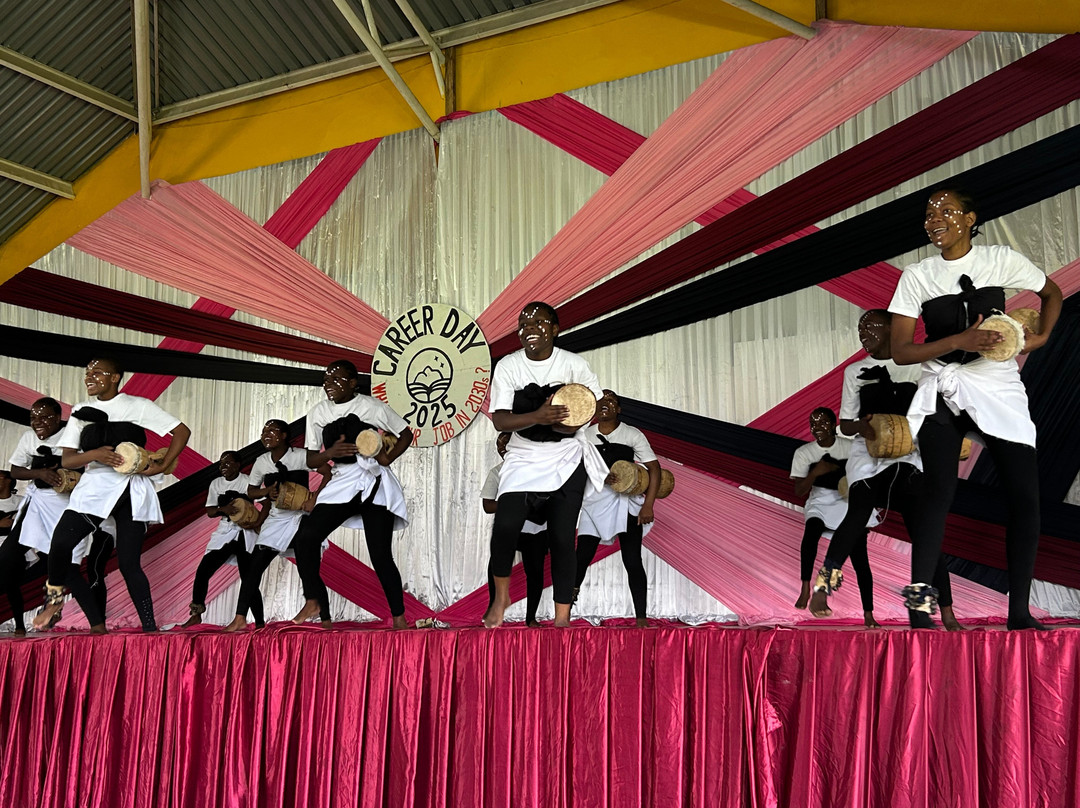 The School of St Jude主图