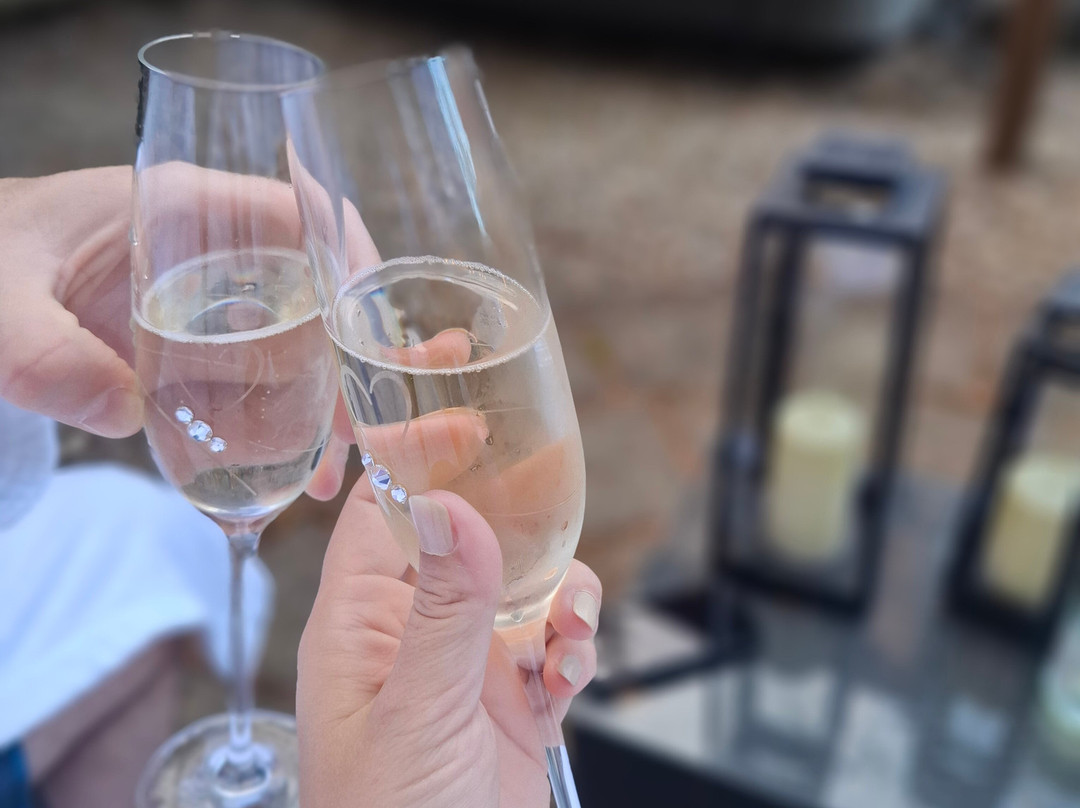 休里斯村庄旅馆主图