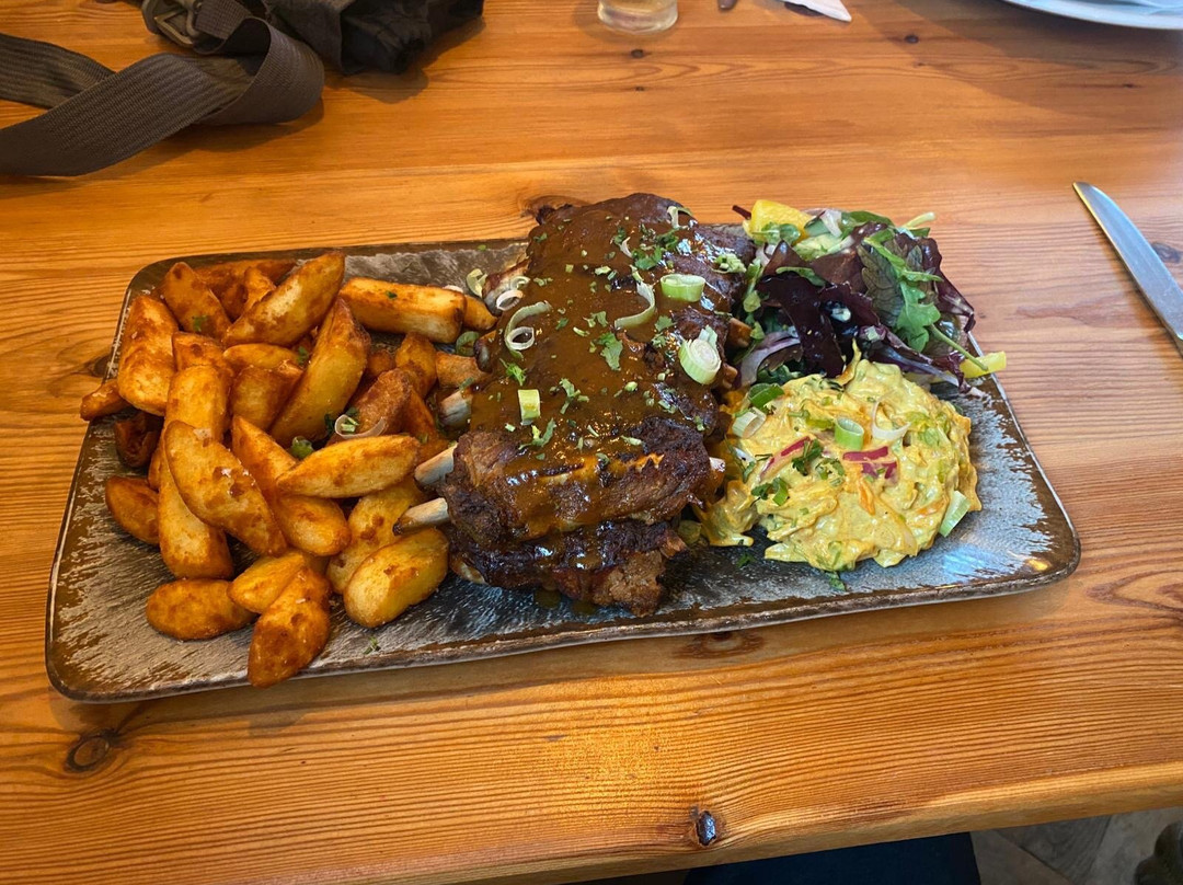 Aylmerton餐馆和美食-The Village Inn