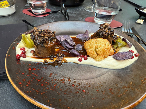 Painted Black The Italian Gastro Club-地拉那必去景点