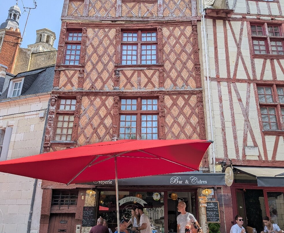 Place Saint-Pierre-梭缪尔必去景点