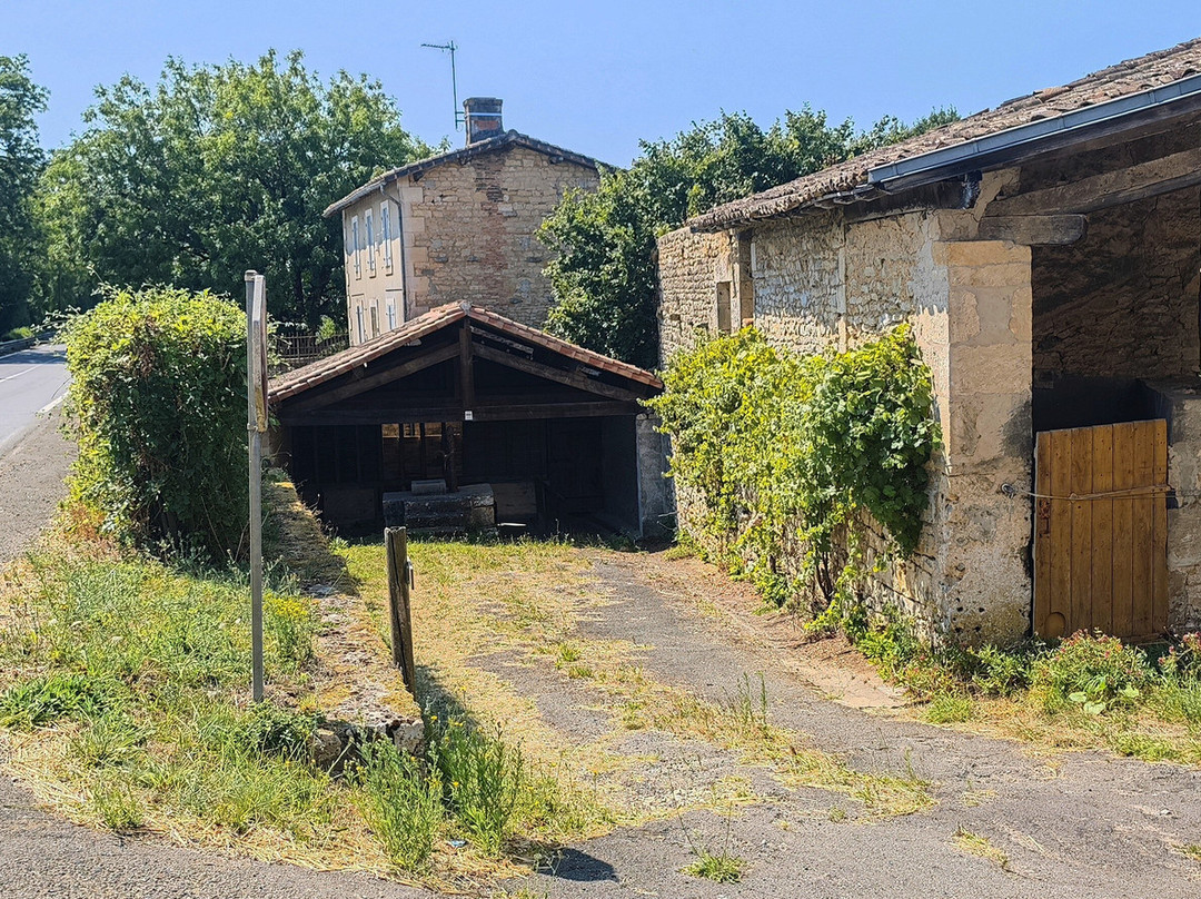 Lavoir Du Bourg De Soudan