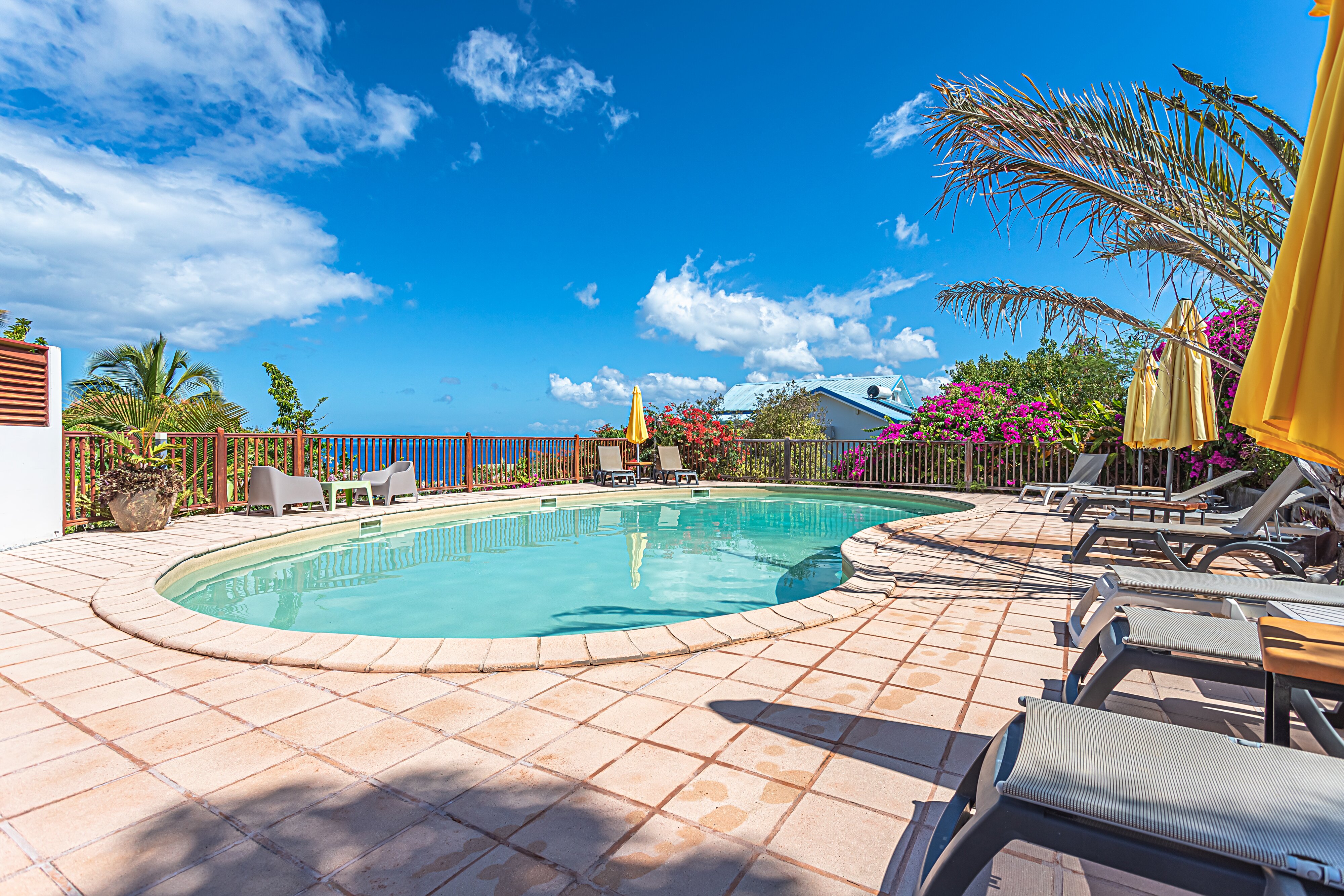 Residence Pommes Cannelles-泳池