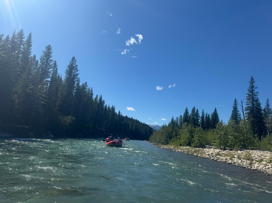 Canadian Rockies Rafting-坎莫尔必去景点