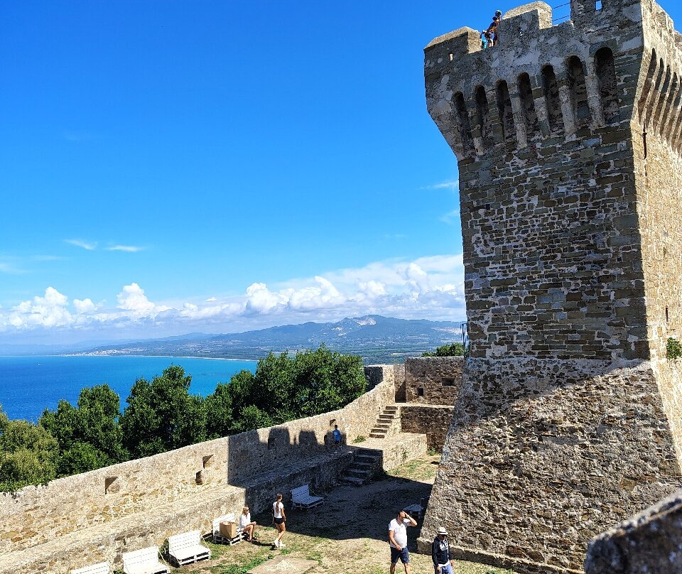 Torre Medievale e Rocca Degli Appiani-Populonia必去景点