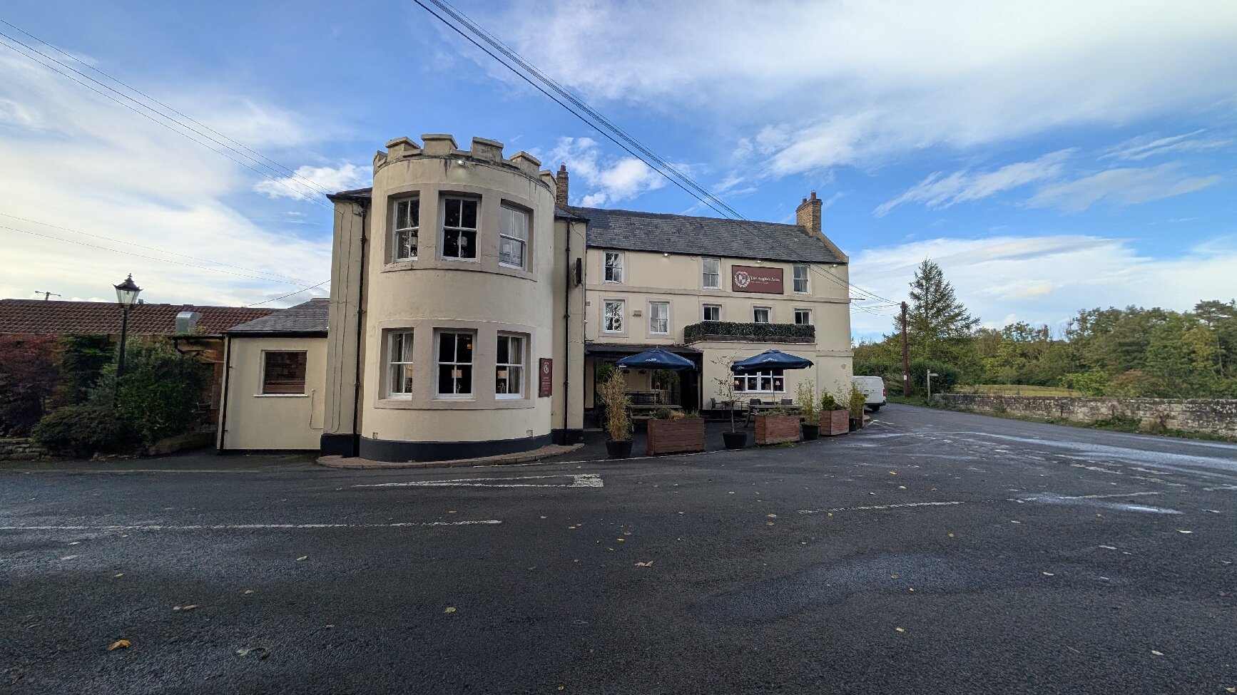 The Anglers Arms-官方