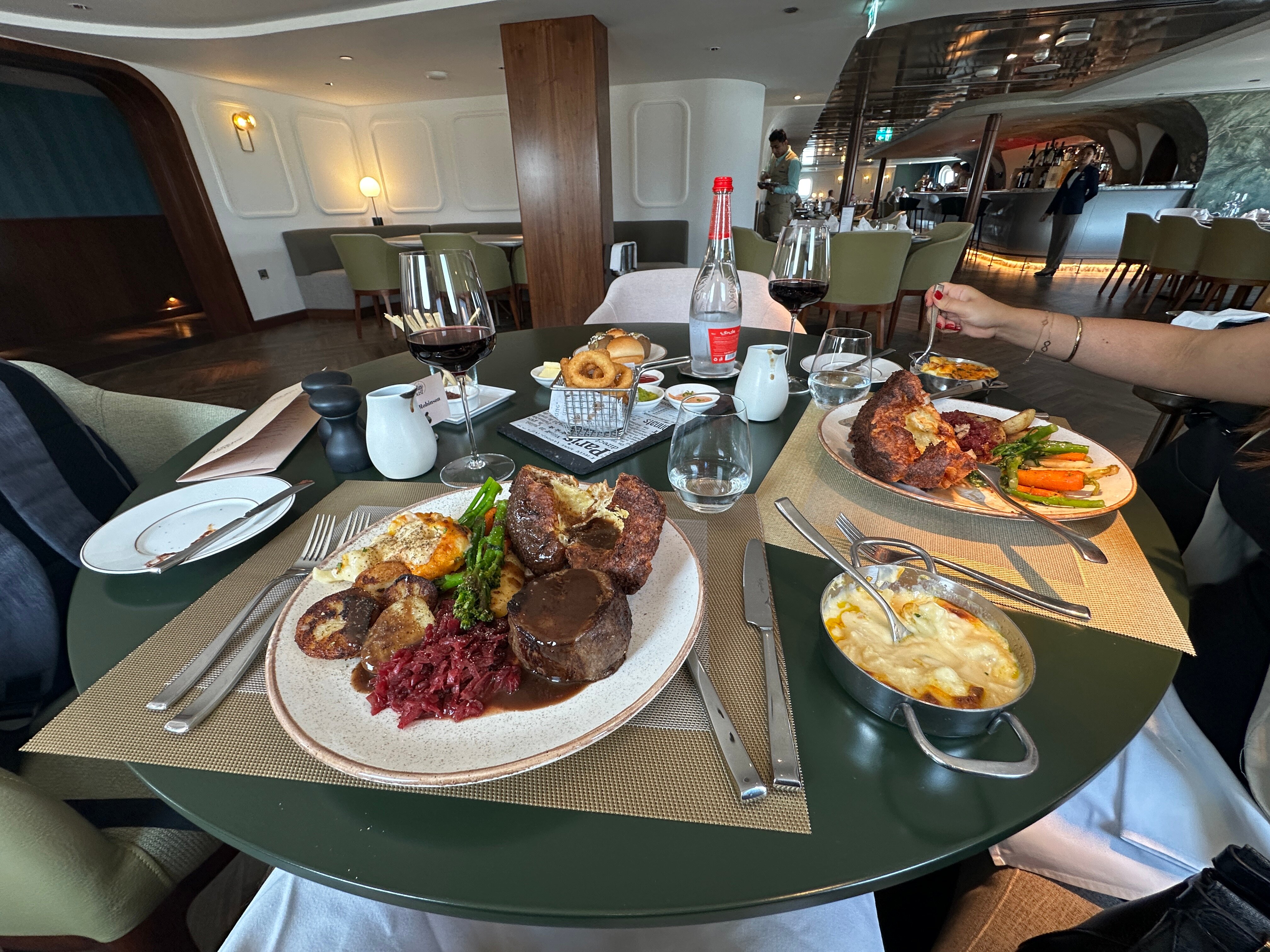 Queen Elizabeth 2-餐饮