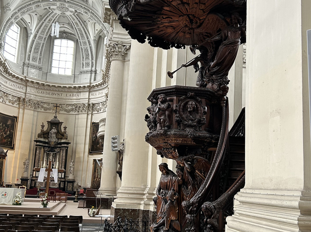 Cathedral de St-Aubain (St. Aubain Cathedral)-那慕尔必去景点